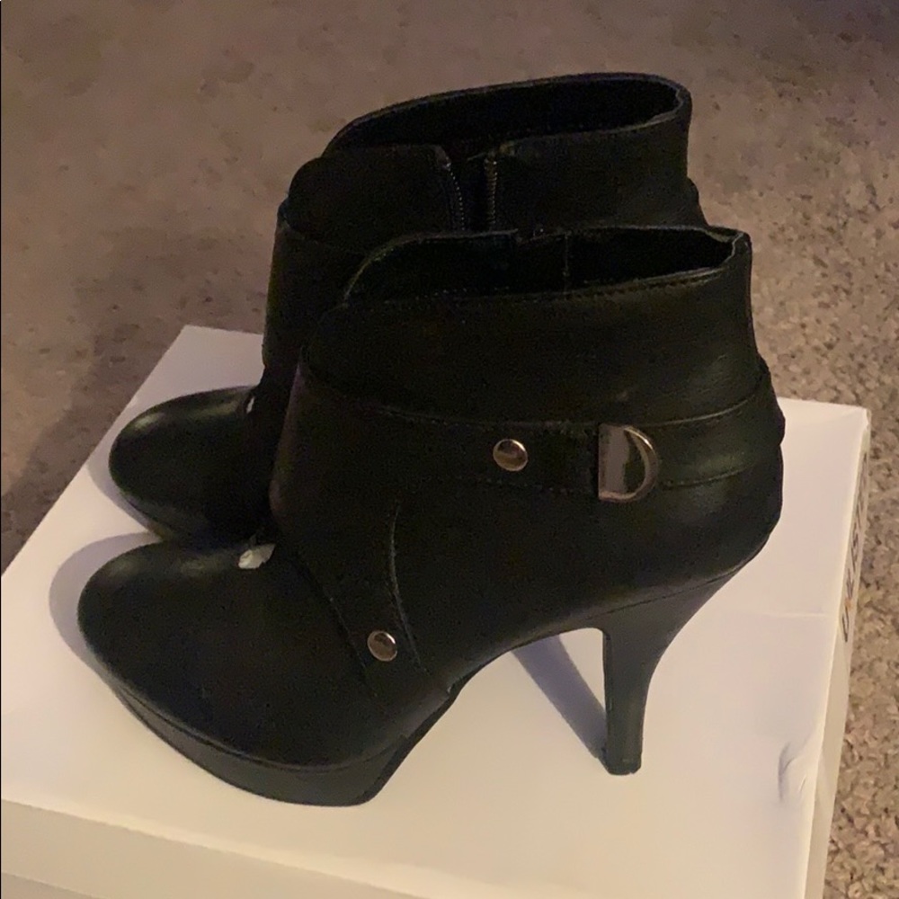 Black Unlistsd Bootie